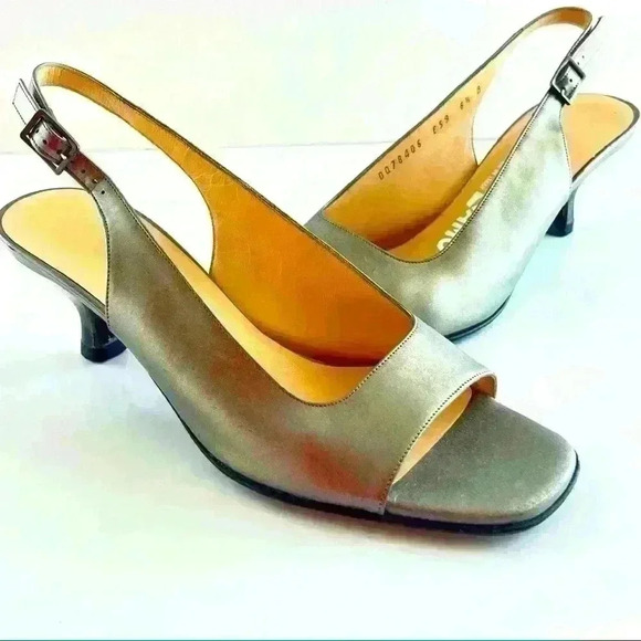 SALVATORE FERRAGAMO GREY LEATHER SLINGBACK KITTY HEEL OPEN TOE SANDALS 6.5 - Picture 16 of 16